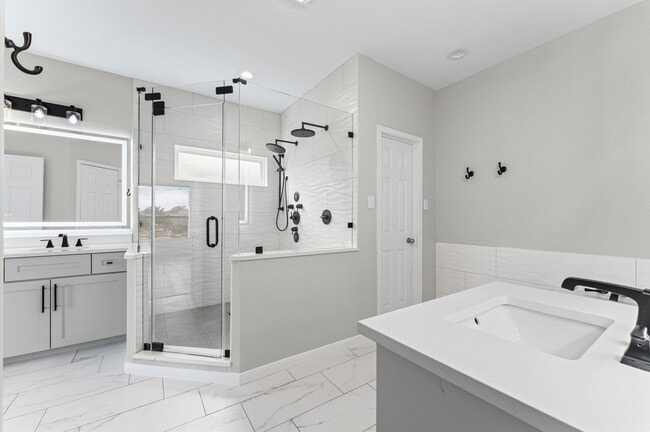 Building Photo - 13402 Great Creek Dr