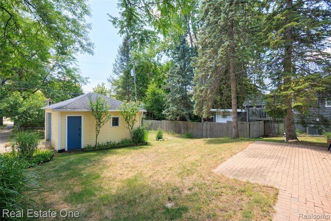 Building Photo - 703 1st St
