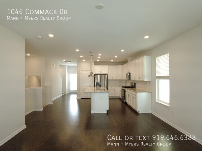 Building Photo - 1046 Commack Dr