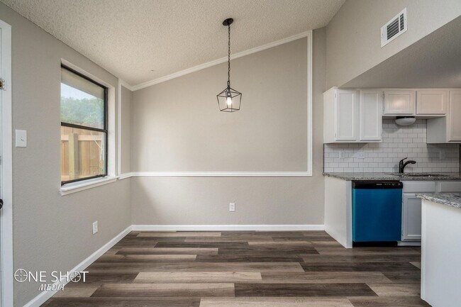 Building Photo - 1359 Yeomans Rd