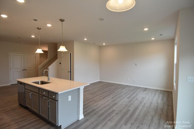 Building Photo - 105 Salt Springs Dr