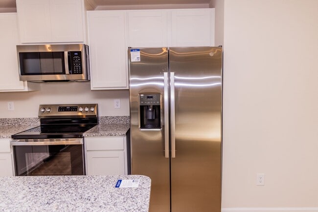 Building Photo - 4 Bedroom Home in Waynesboro