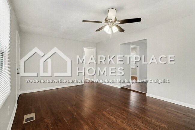 Building Photo - 939 Redford Dr SE