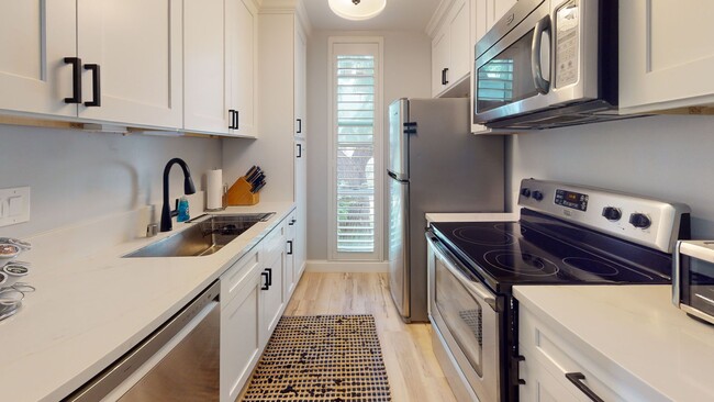 Building Photo - Fully Furnished Condo in La Jolla!! 2 Bedr...