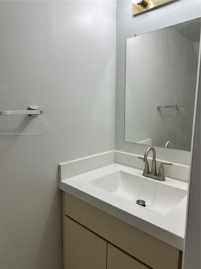 Building Photo - 10152 SW 77th Ct