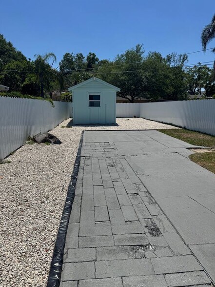 Building Photo - 803 E Cayuga St