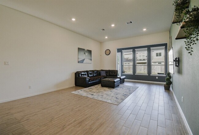 Building Photo - 9407 Camden Clf Ct