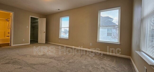 Building Photo - 820 Maltby Cres