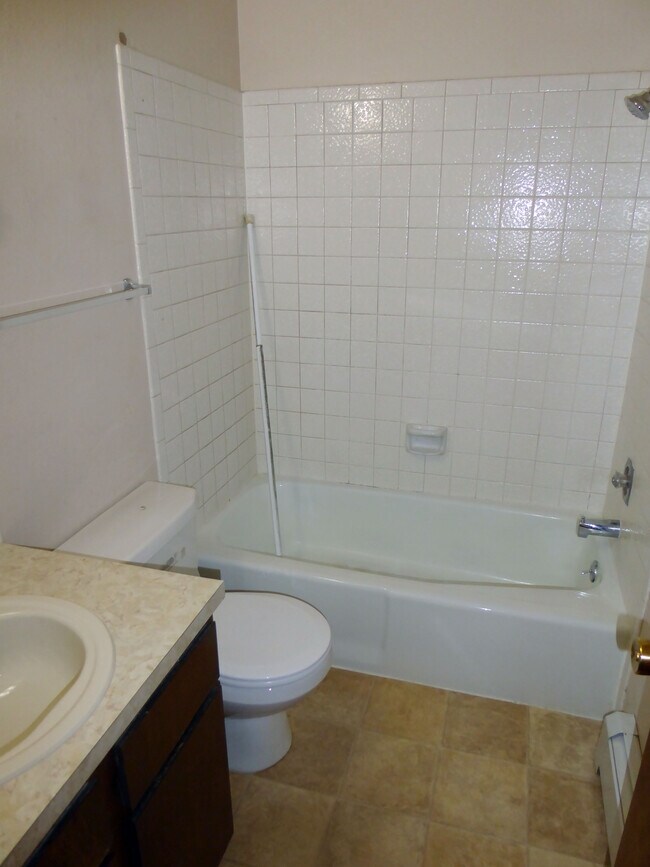 Building Photo - 1624 Azalea Dr