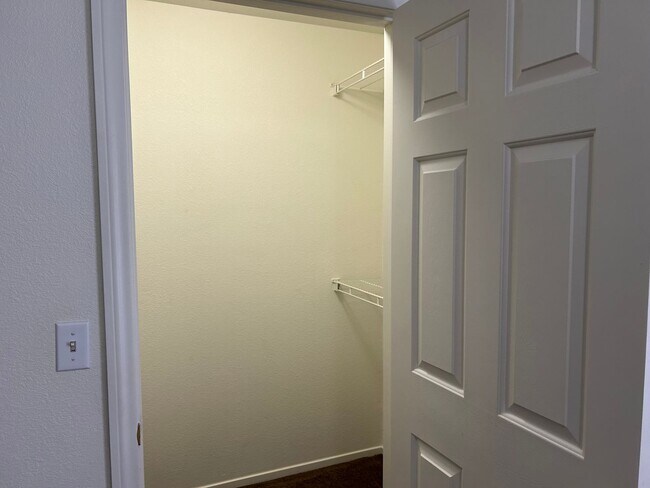 Building Photo - 2 story townhouse