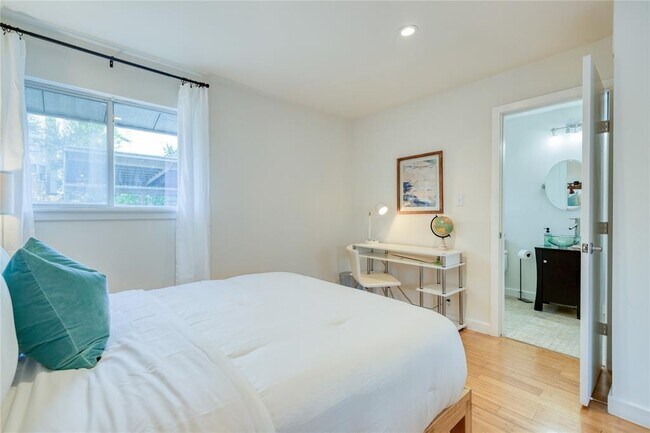 Building Photo - 2526 Durwood St
