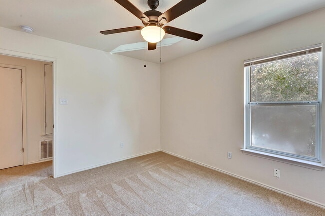 Building Photo - 5204 Bahan Dr