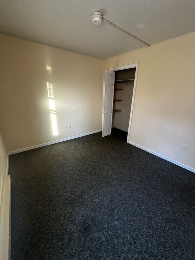 Building Photo - 207 S Union St