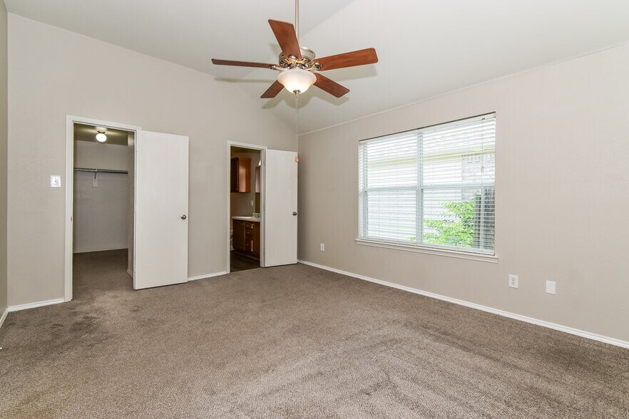 Building Photo - 1328 Riviera Dr