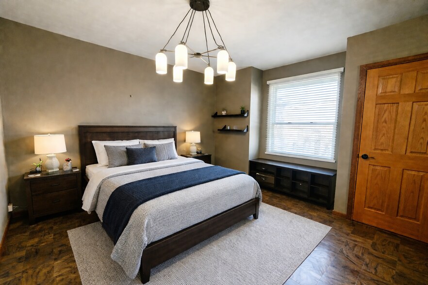 DIGITALLY STAGED - 1011 E Grand Ave