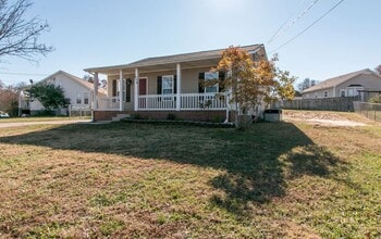 Building Photo - 940 Applegrove Cir