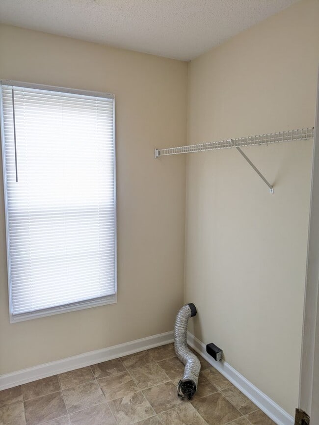 Building Photo - Large 3 Bedroom Townhome in Mooresville