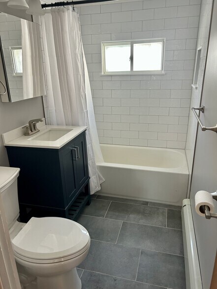 Building Photo - 85 Gladstone St