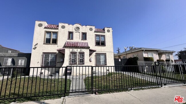 Building Photo - 1709 W 70th St