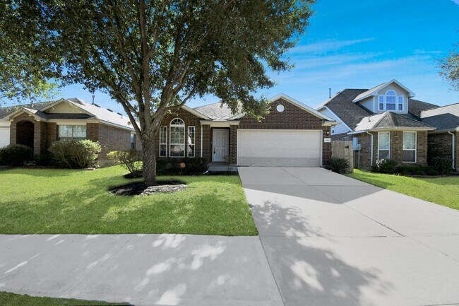 Building Photo - 19931 Roycroft Ln