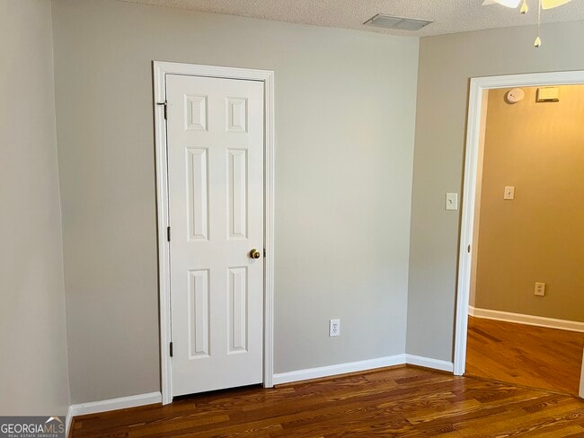 Building Photo - 155 Woodstream Wy