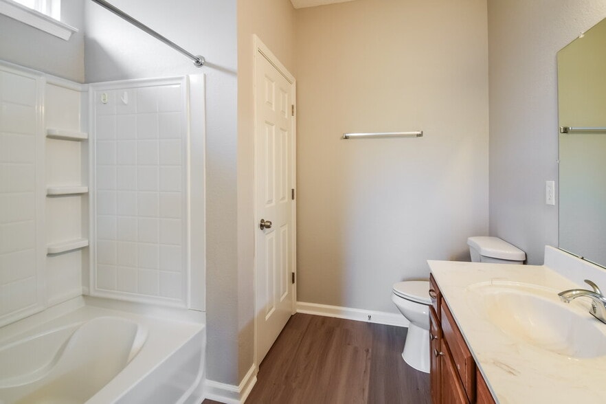 Building Photo - 9973 Fox Run Dr