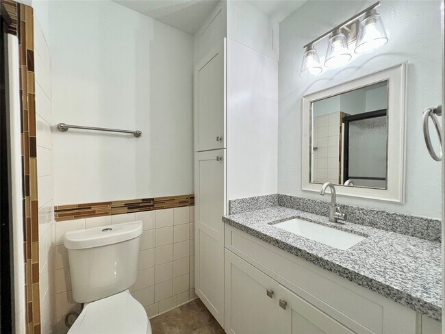 Building Photo - 947 Grand Jct Dr