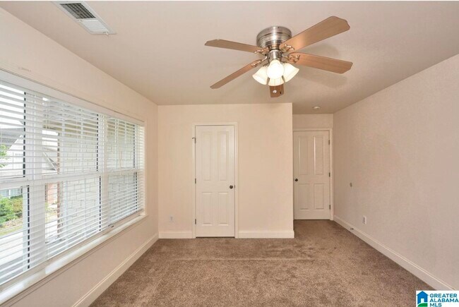 Building Photo - 107 Castlehill Dr