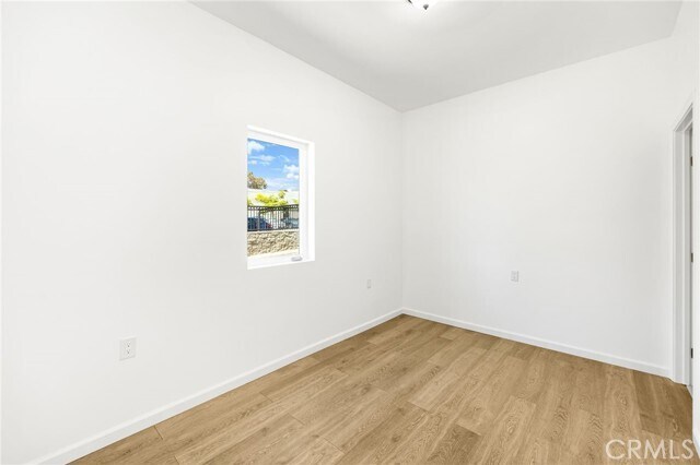 Building Photo - 1375 N Mentor Ave