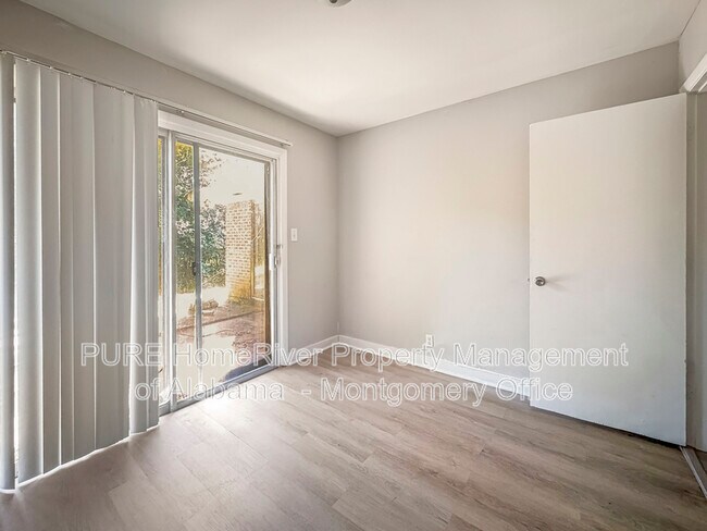 Building Photo - 1701 Longmeadow Dr
