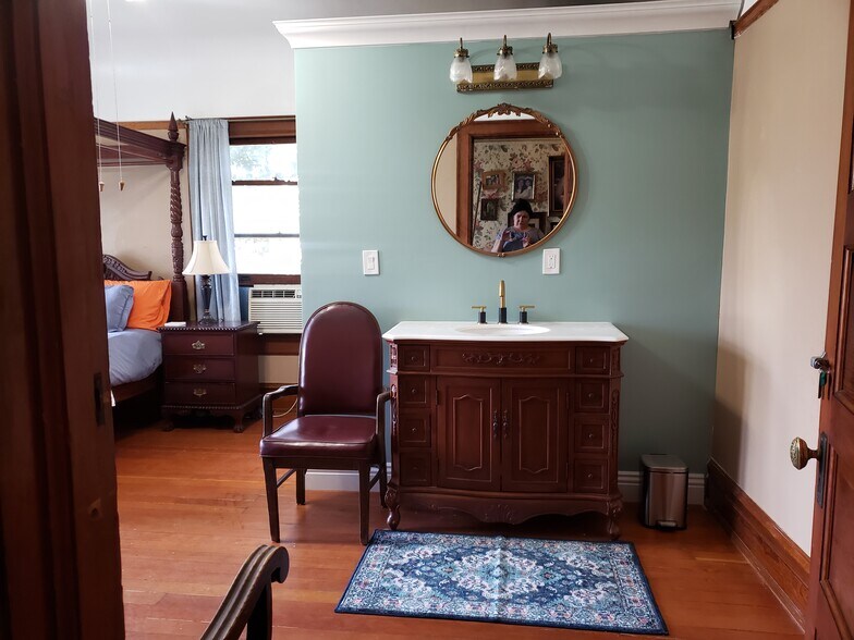 Vista Room $1475 - 2374 Mission Inn Ave