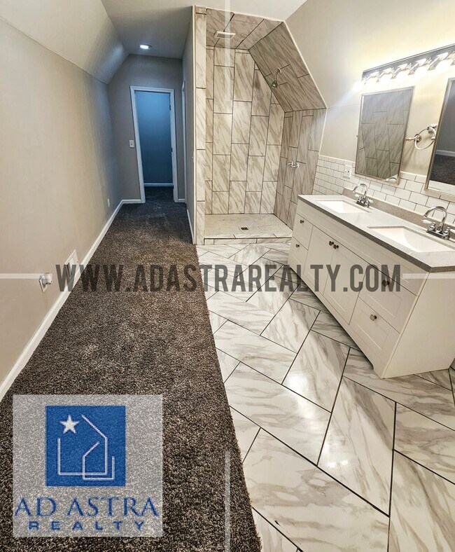 Building Photo - Beautiful 3 Bed 2 Bath Brick Home in KCMO!...