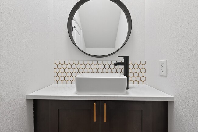 Building Photo - 6626 Highrock Rd