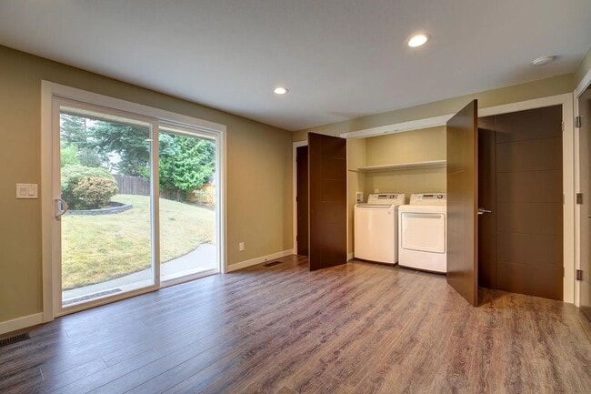 Building Photo - 3bd/2ba Federal Way House