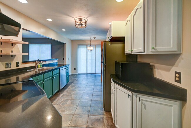 Building Photo - 1398 Prairie Rose Dr