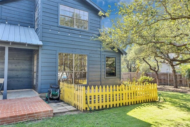 Building Photo - 10110 Lake Ridge Dr