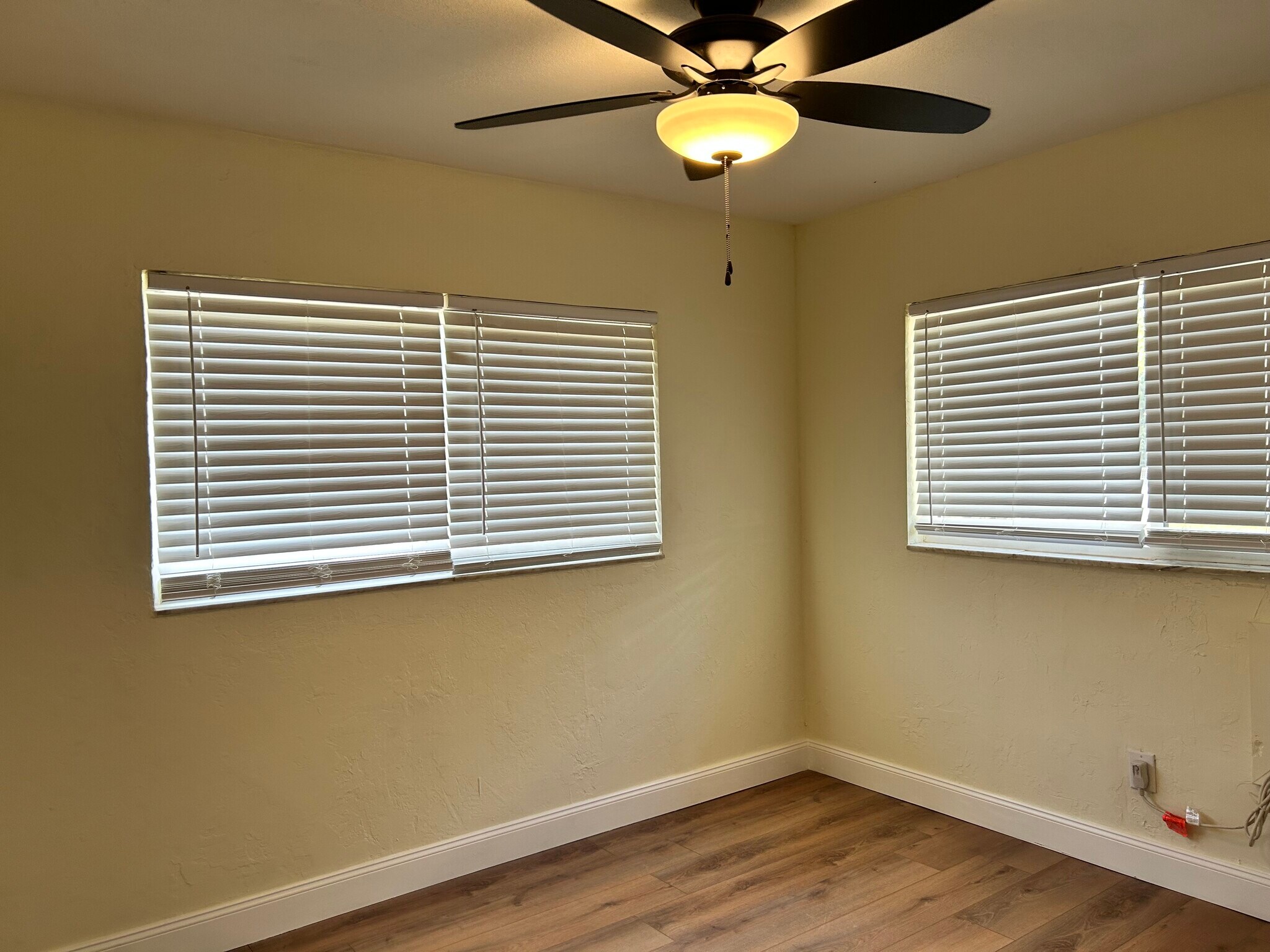 Building Photo - 827 40th St S