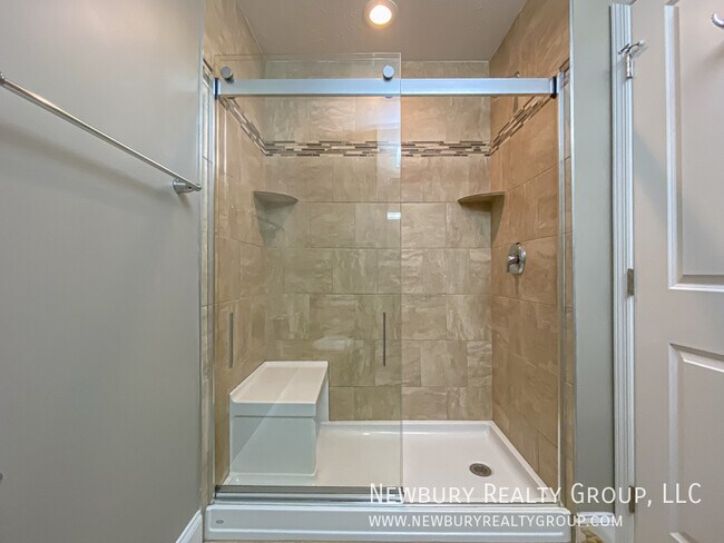 Building Photo - 147 Banksville Pl