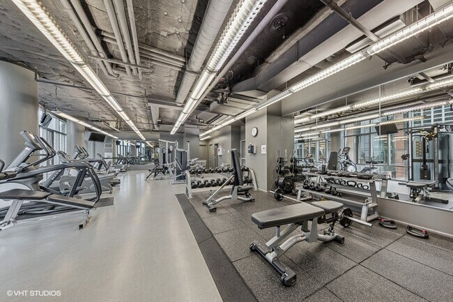 Building Photo - 450 E Waterside Dr