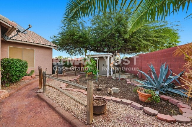 Building Photo - Where Character Takes Center Stage! Now Offering $500 Off First Month’s Rent!