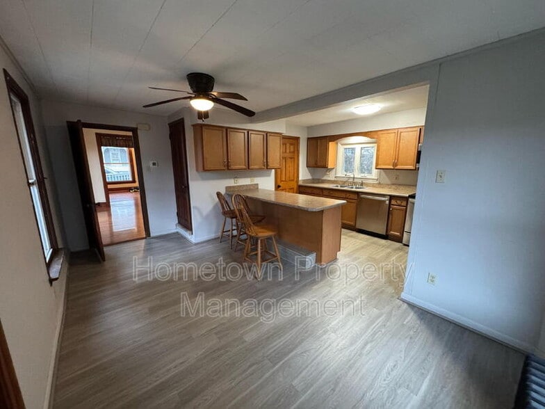 Building Photo - 430 Market St