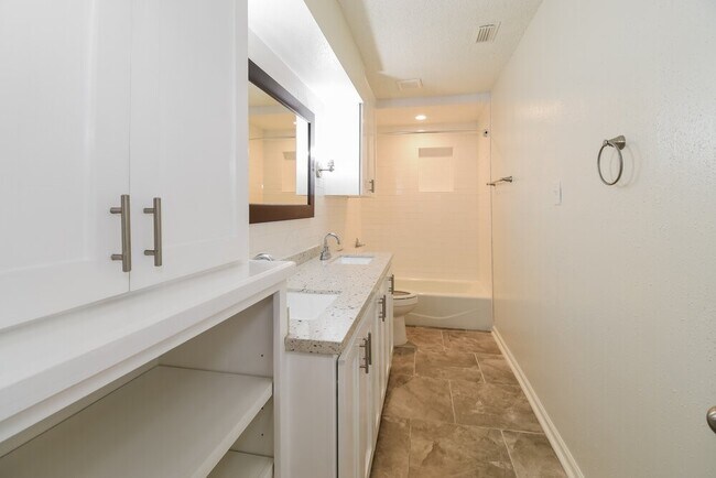 Building Photo - 3824 Evergreen Dr