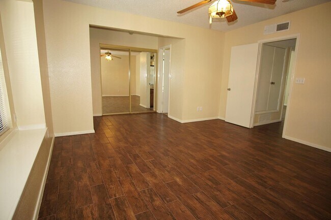 Building Photo - 6937 Villa Hermosa Dr