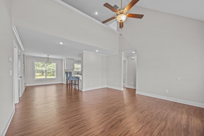 Building Photo - Three-bedroom, two-bathroom home located i...