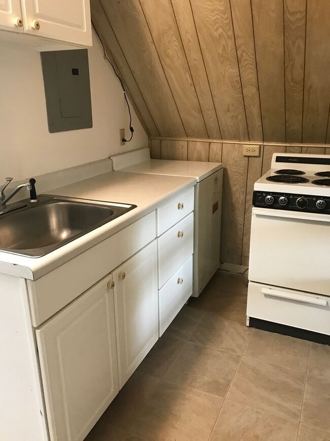 Building Photo - 403 2nd St NE