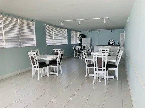 Building Photo - 1239 Hillsboro Mile