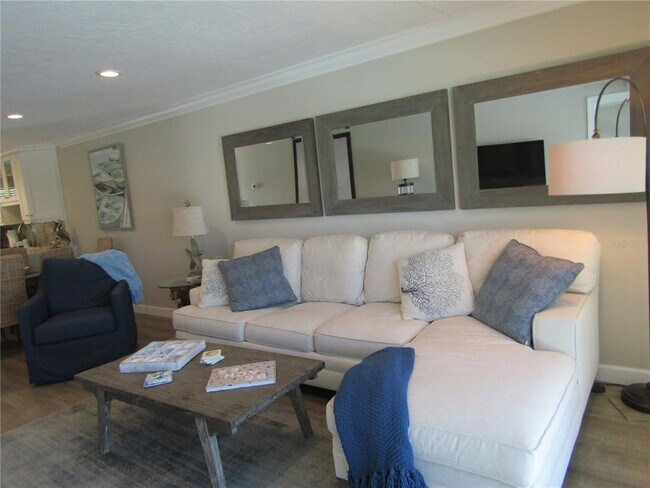 Building Photo - 1400 Tarpon Center Dr