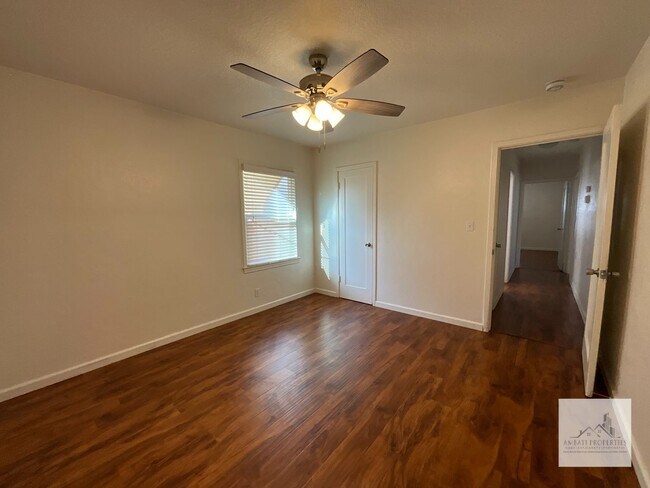 Building Photo - 3074 E Terrace Ave