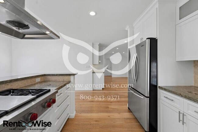 Building Photo - Short term lease only