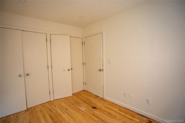 Building Photo - 765 Shore Rd